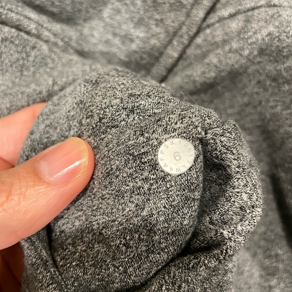 Lululemon Scuba Hoodie- SZ 6 - Picture 2 of 4